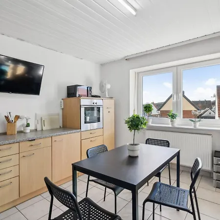 Grosszuegige Fuer Bis Zu 8 Personen Mit Eigener Garage 아파트