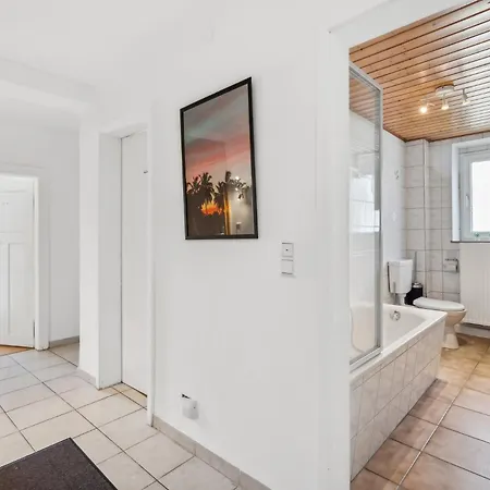 Grosszuegige Fuer Bis Zu 8 Personen Mit Eigener Garage 아파트 *