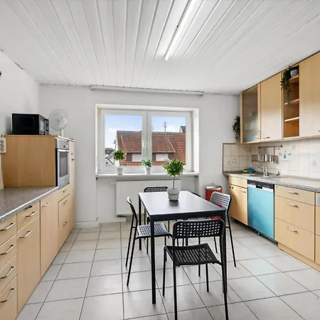 Grosszuegige Fuer Bis Zu 8 Personen Mit Eigener Garage 아파트